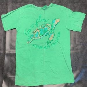 green turtle tee